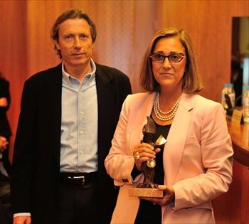 Mª Luisa Azpiazu (EFE) y Bertrand de la Grange