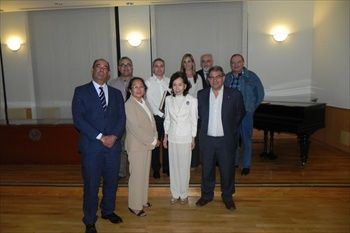 La ACPE entrega placas de agradecimiento a Marta Reyero y Vicente Vallés