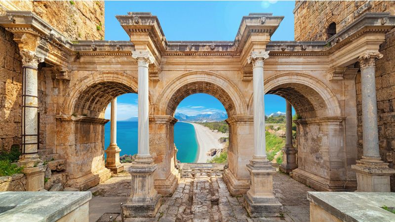 Antalya, refugio de Adriano y San Nicolás