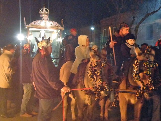 Antorchas y hogueras protagonizan la fiesta en Nava del Rey