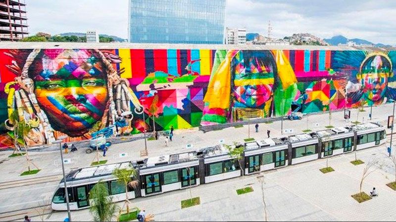 El mural Etnias-Todos Somos Um es obra del artista brasileño Eduardo Kobra