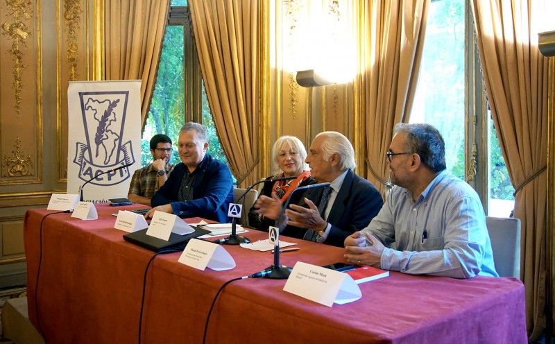 Corresponsales iberoamericanos Renato Cisneros, Adrián Cragnolini, Sully Fuentes, Manuel Pereira y Carlos Meza