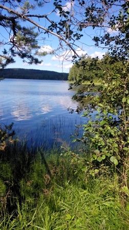 Lago en el pueblo Parantala