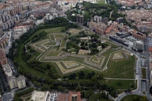 La ciudad fortificada, Pamplona