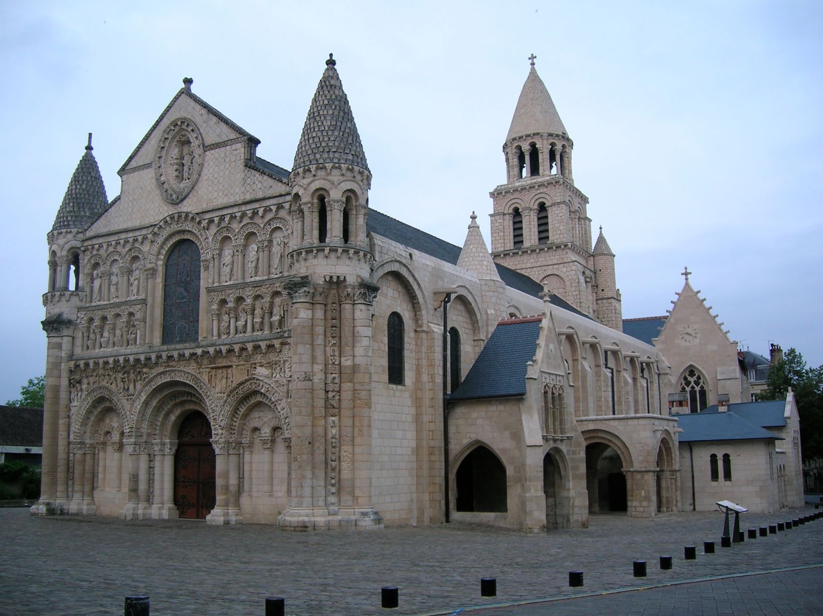 Iglesia románica de Notre Dame la Grande