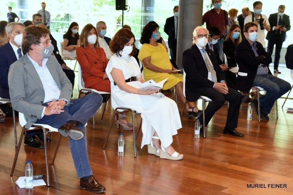 (De izquierda a derecha) Alcalde de Madrid, D. José Luis Martínez-Almeida, Doña Isabel Díaz Ayuso, Presidenta de la Comunidad de Madrid, D. Javier Martín Domínguez, Presidente del CIP