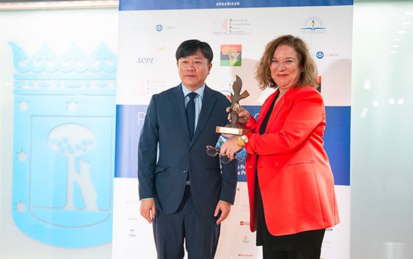Weixian Wang y Isamay Benavente